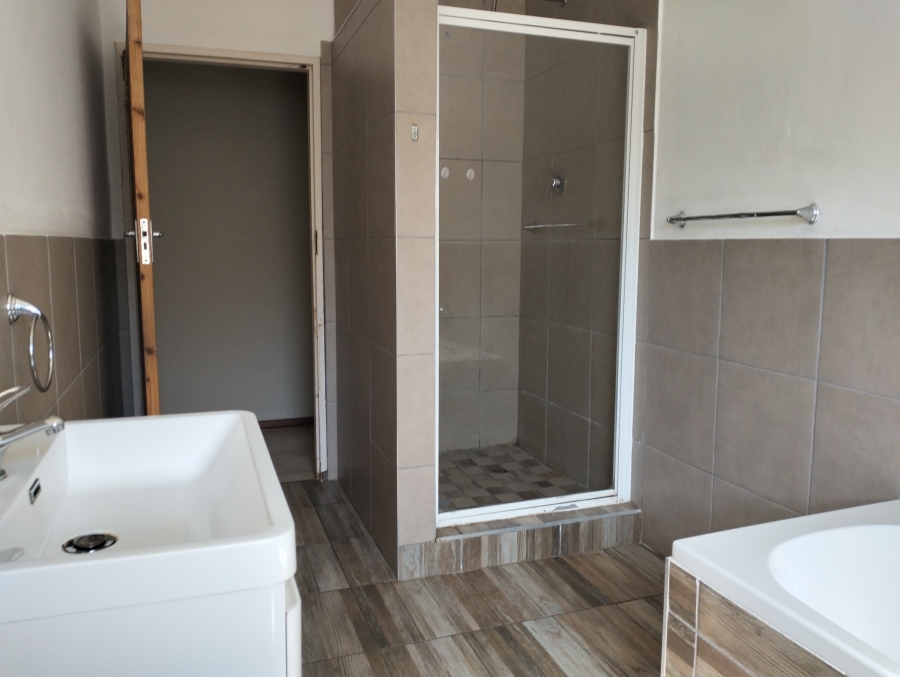 To Let 4 Bedroom Property for Rent in Hankey Eastern Cape
